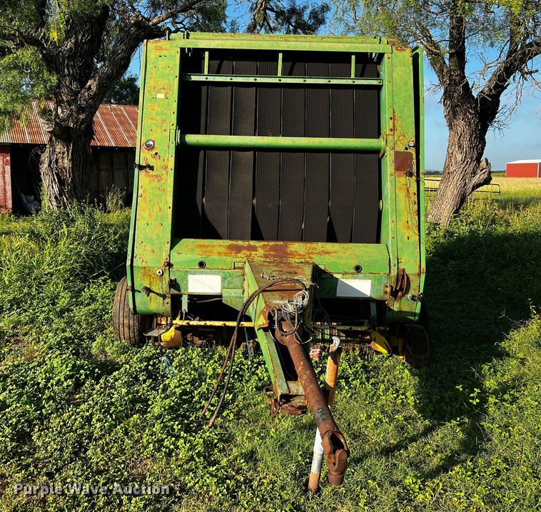 image for item LF9324 1988 John Deere 530  round baler