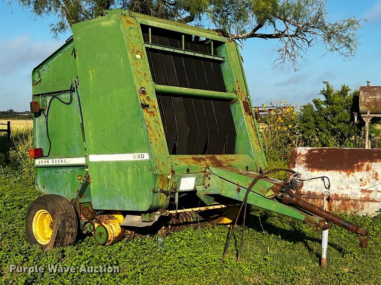 image for item LF9324 1988 John Deere 530  round baler