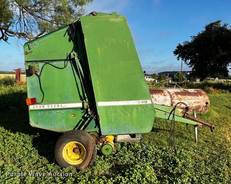 image for item LF9324 1988 John Deere 530  round baler