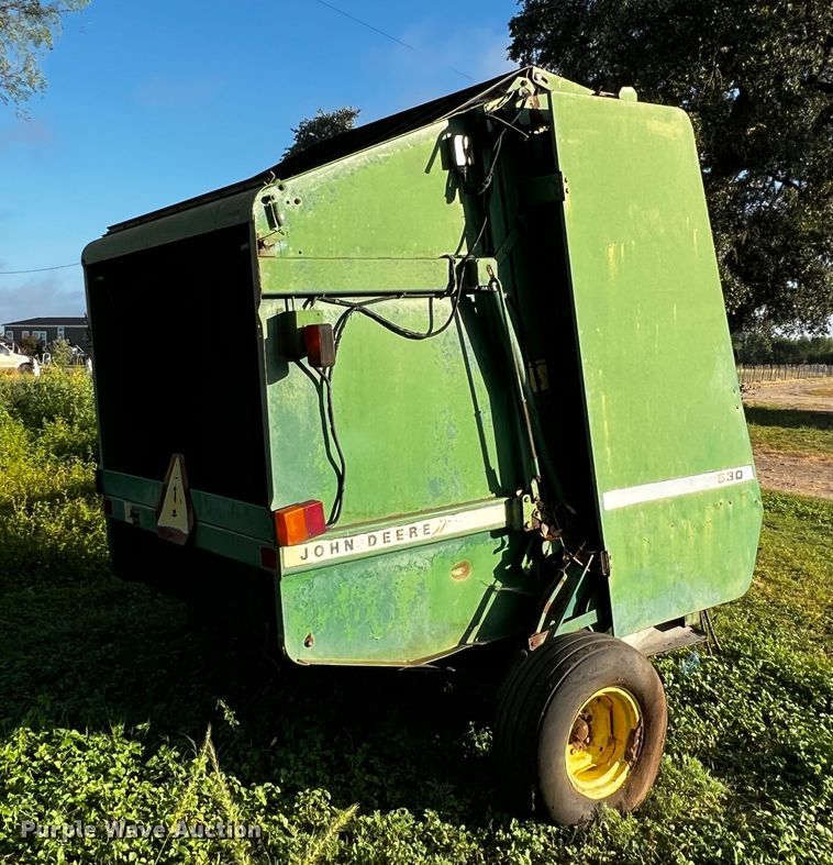 image for item LF9324 1988 John Deere 530  round baler