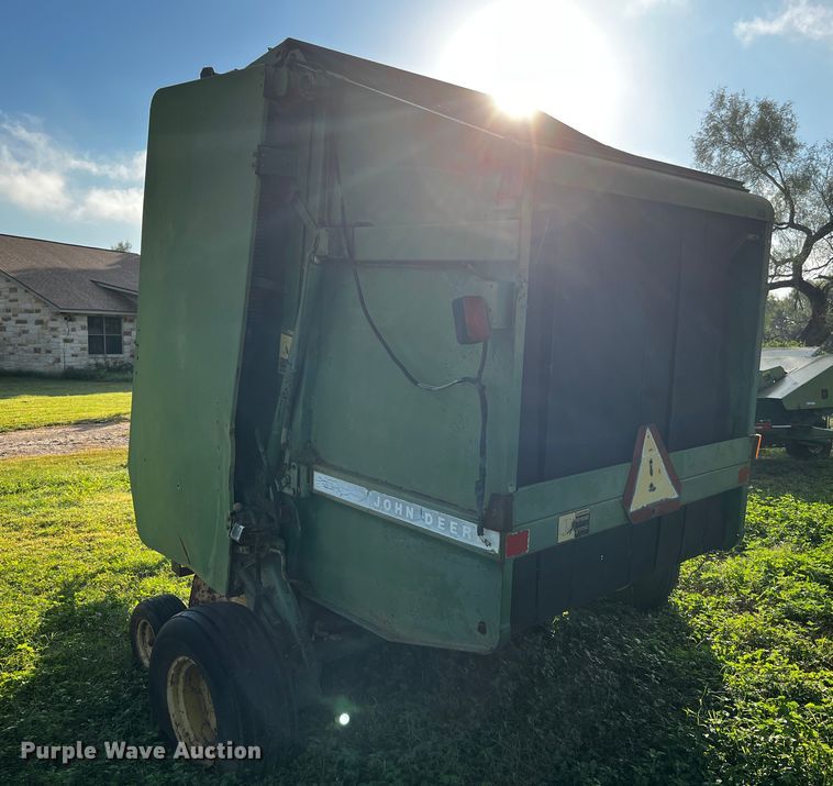 image for item LF9324 1988 John Deere 530  round baler