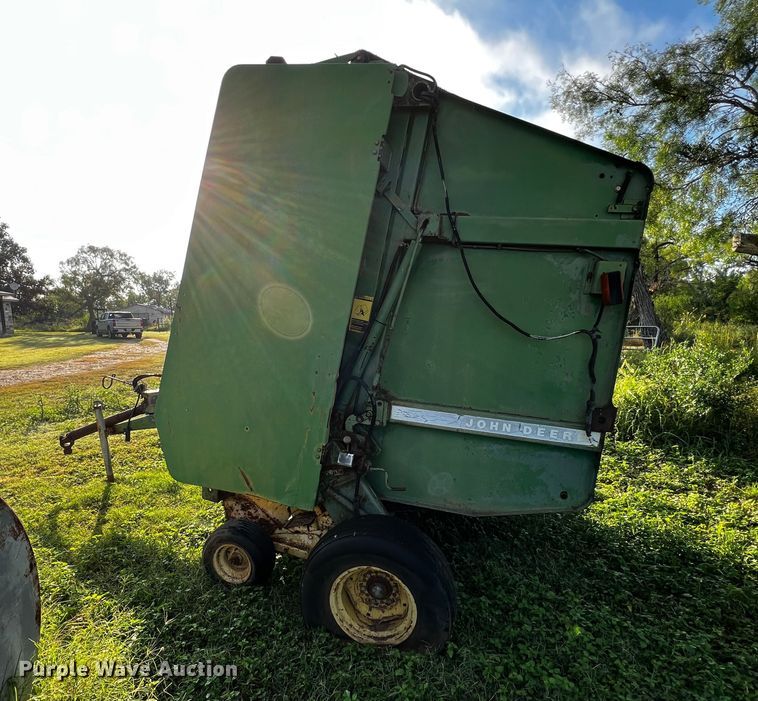 image for item LF9324 1988 John Deere 530  round baler
