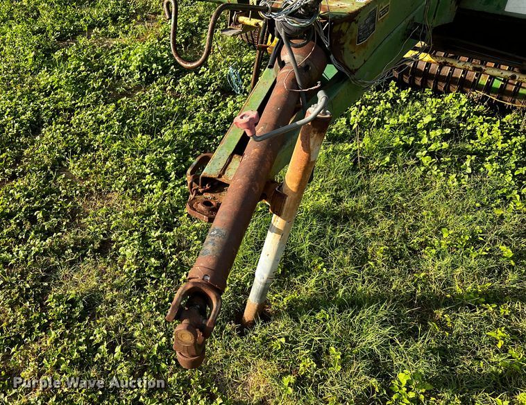 image for item LF9324 1988 John Deere 530  round baler