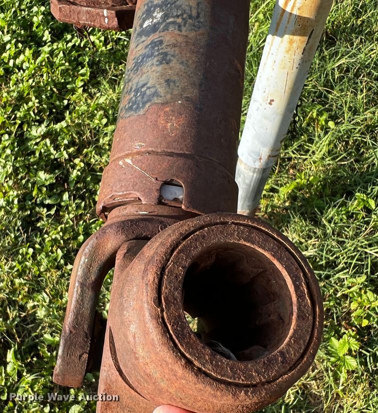 image for item LF9324 1988 John Deere 530  round baler