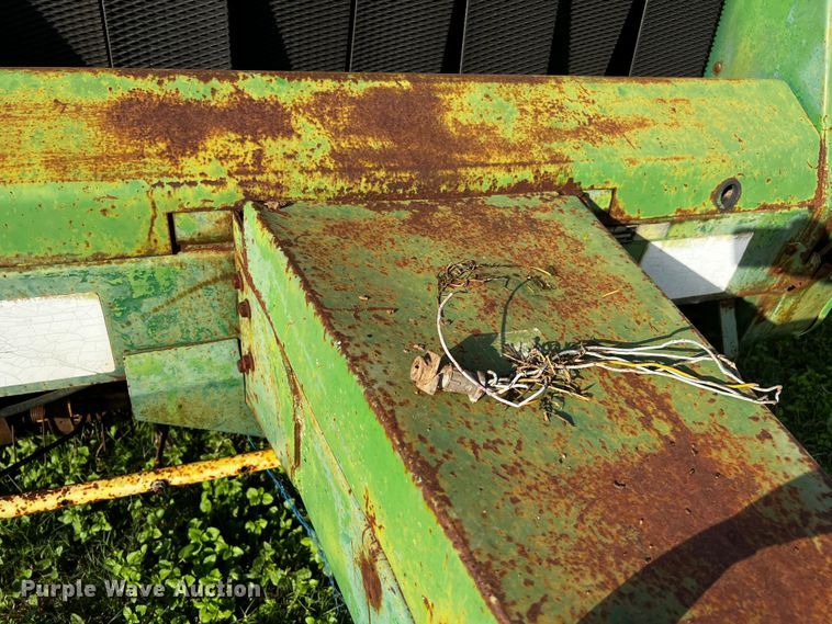 image for item LF9324 1988 John Deere 530  round baler