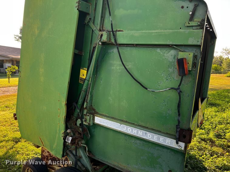 image for item LF9324 1988 John Deere 530  round baler
