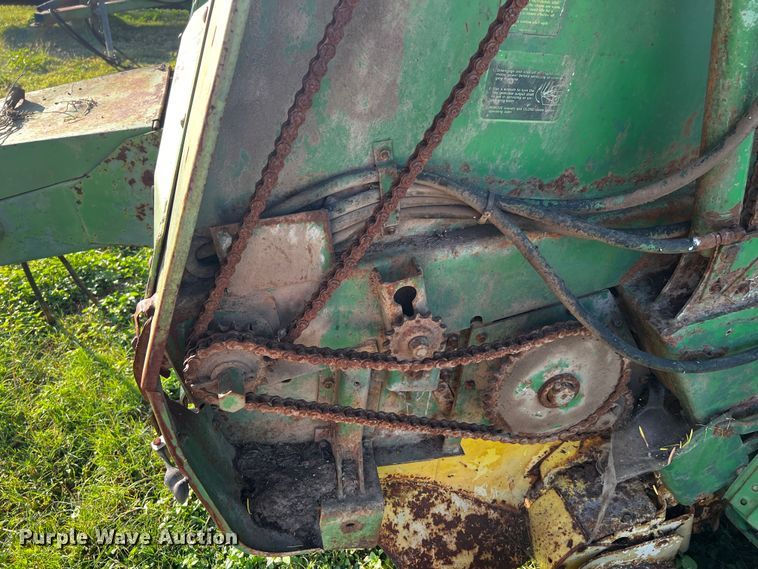 image for item LF9324 1988 John Deere 530  round baler