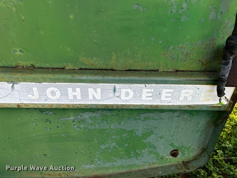 image for item LF9324 1988 John Deere 530  round baler