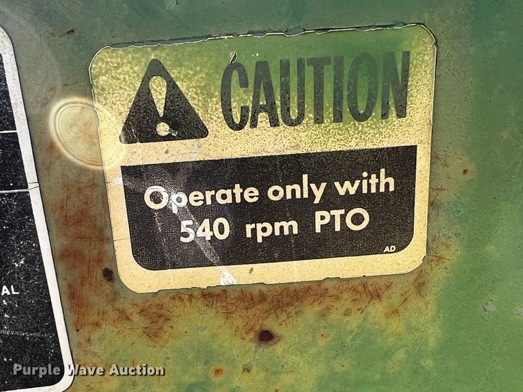 image for item LF9324 1988 John Deere 530  round baler