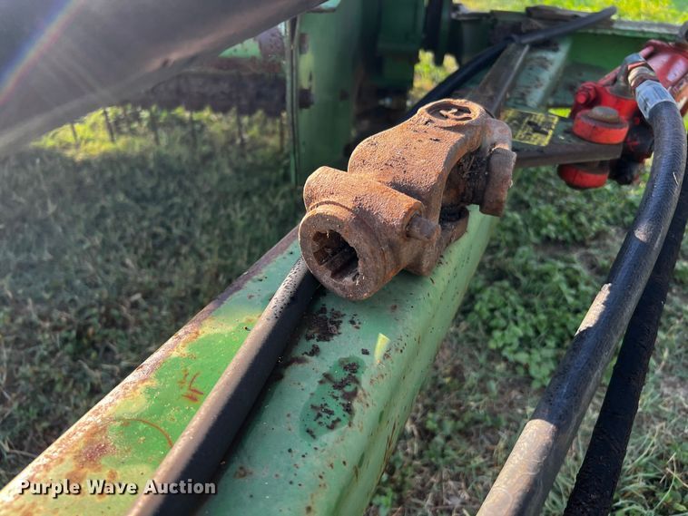 image for item LF9325 1993 John Deere 1219  swather / windrower