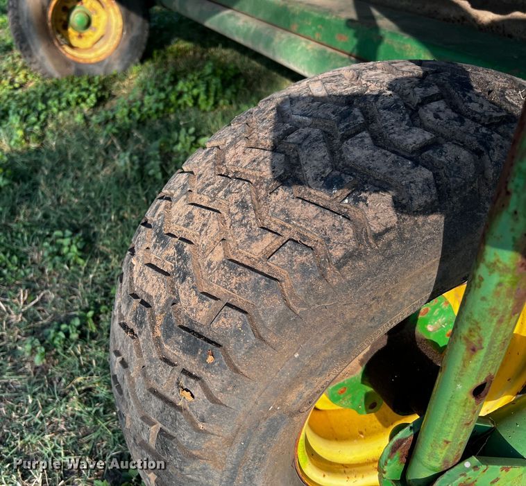 image for item LF9325 1993 John Deere 1219  swather / windrower