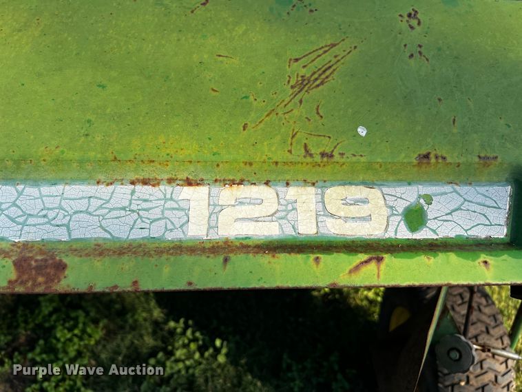 image for item LF9325 1993 John Deere 1219  swather / windrower