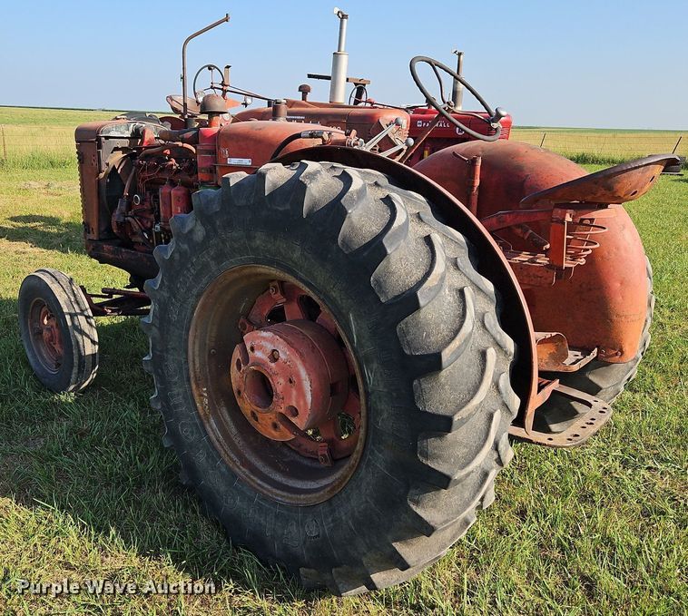 image for item LL9249 International Super WD-6  tractor