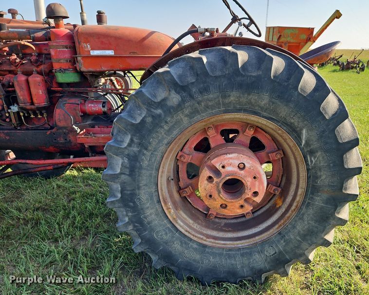 image for item LL9249 International Super WD-6  tractor