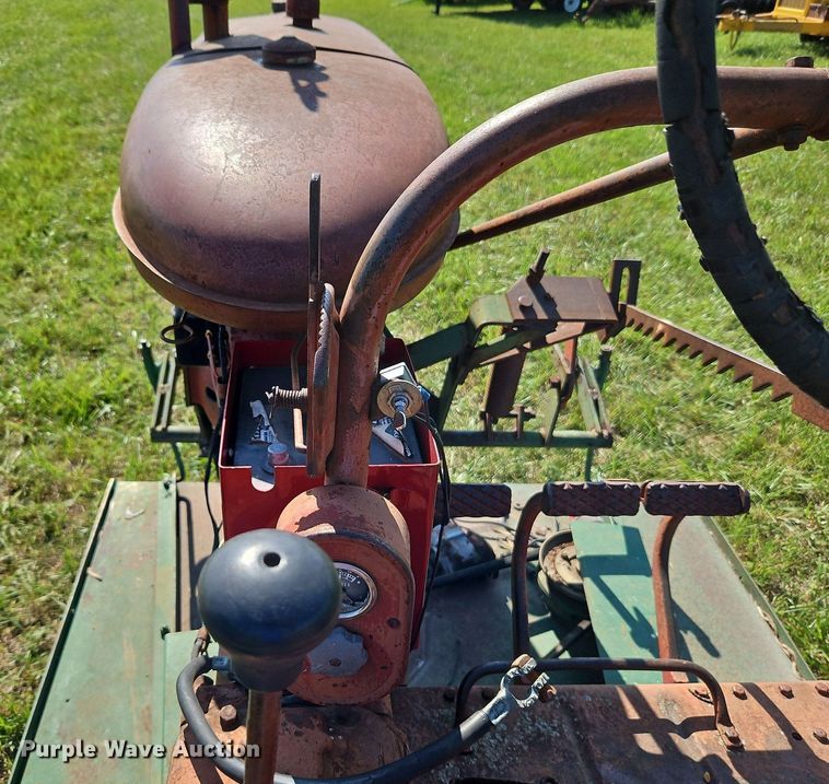 image for item LL9250 1941 Farmall B  tractor
