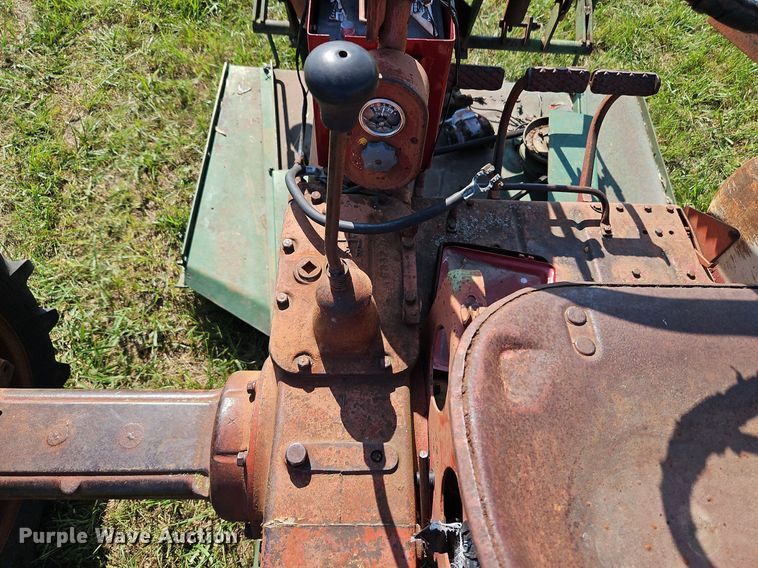 image for item LL9250 1941 Farmall B  tractor