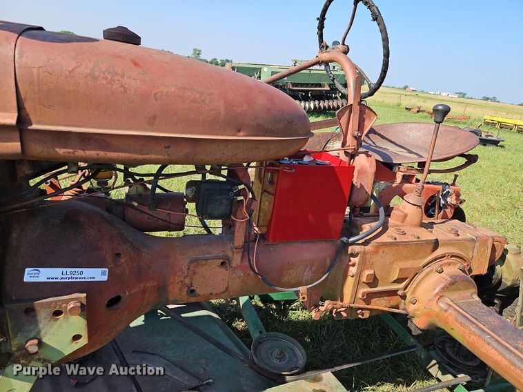 image for item LL9250 1941 Farmall B  tractor