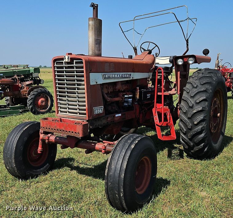 image for item LL9253 1968 International Farmall 856  tractor