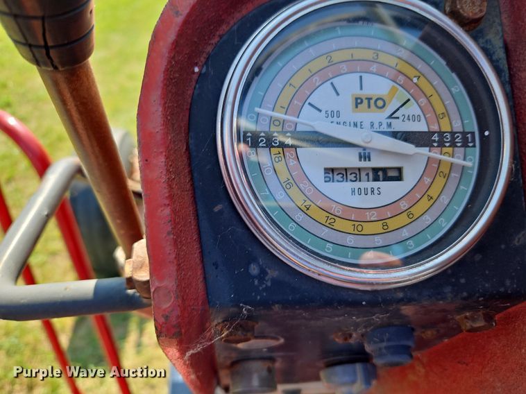 image for item LL9253 1968 International Farmall 856  tractor