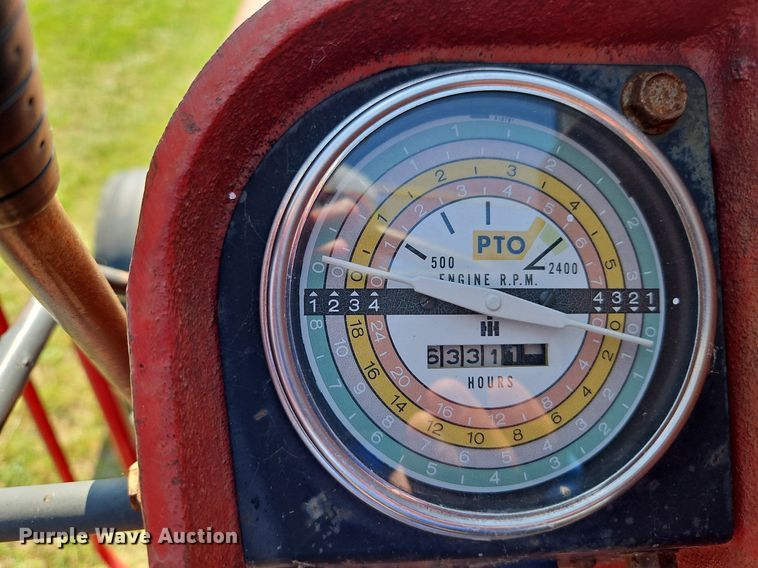 image for item LL9253 1968 International Farmall 856  tractor