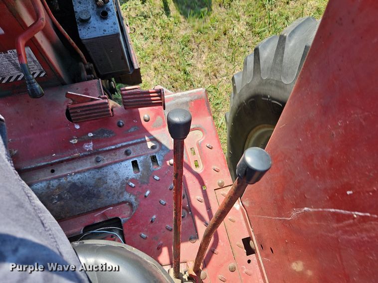 image for item LL9253 1968 International Farmall 856  tractor