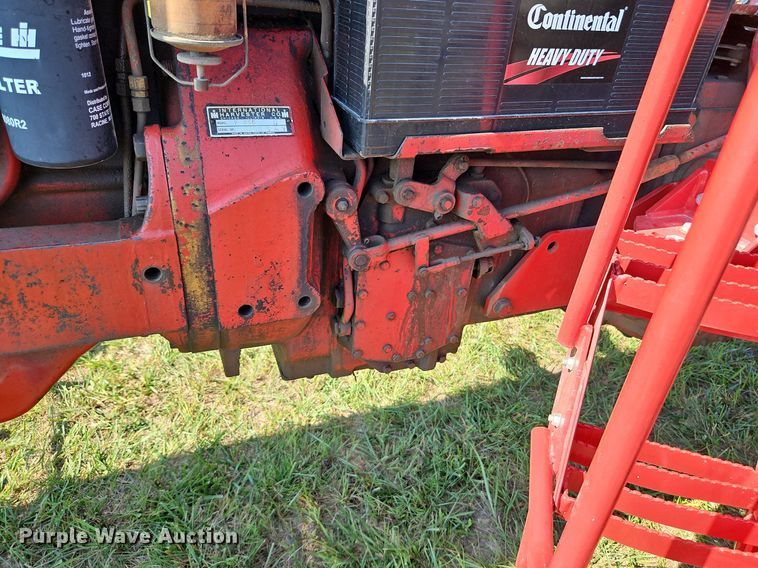 image for item LL9253 1968 International Farmall 856  tractor