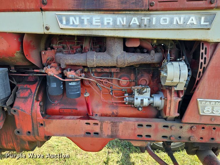 image for item LL9253 1968 International Farmall 856  tractor