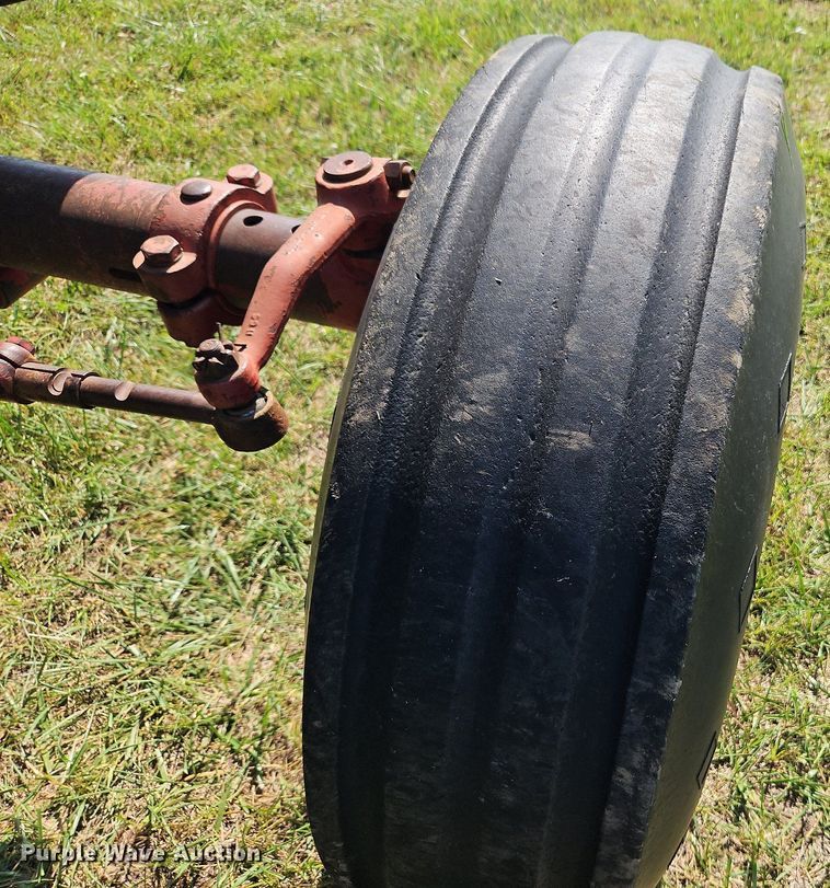 image for item LL9253 1968 International Farmall 856  tractor