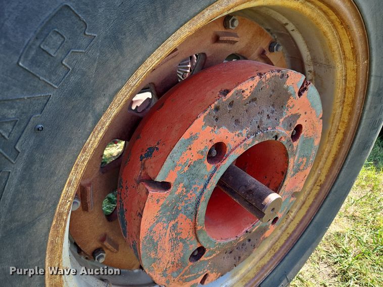 image for item LL9253 1968 International Farmall 856  tractor