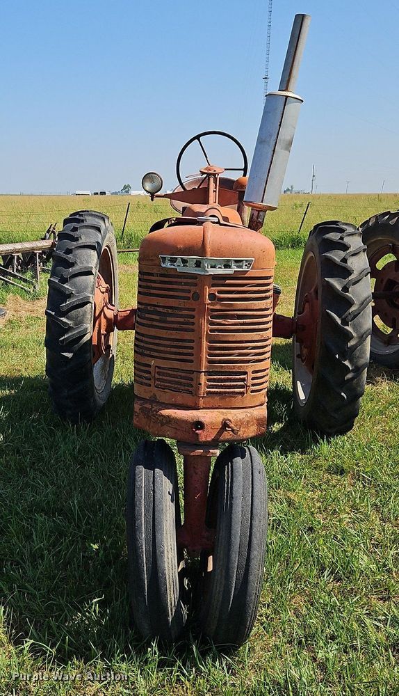 image for item LL9254 1940 Farmall H  tractor