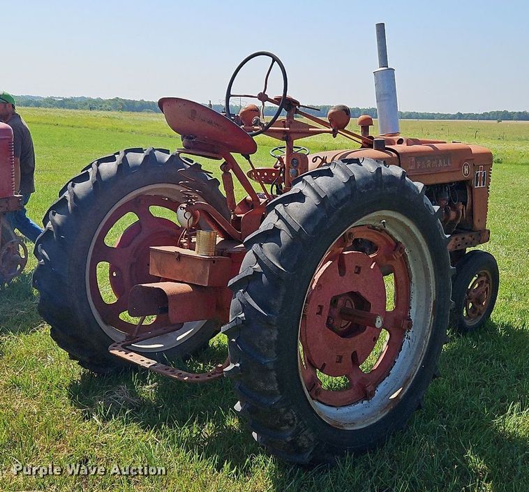 image for item LL9254 1940 Farmall H  tractor