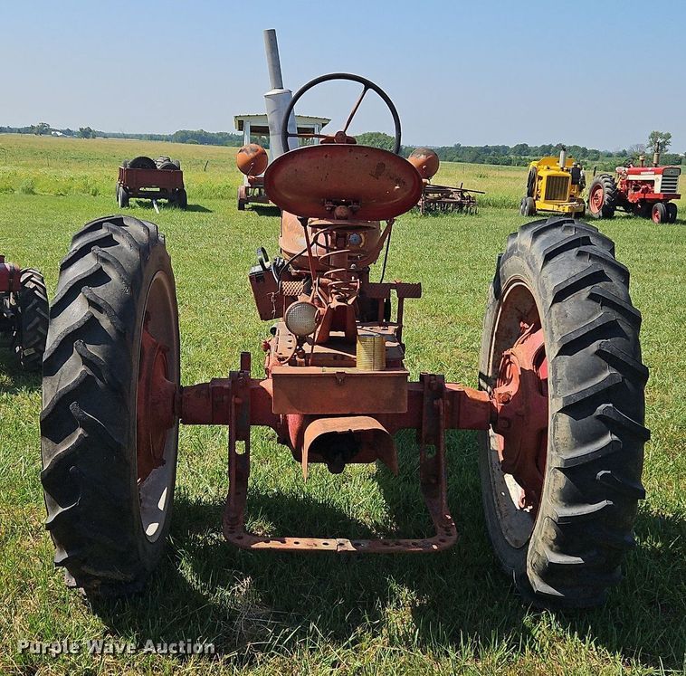 image for item LL9254 1940 Farmall H  tractor