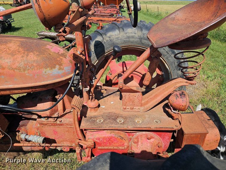 image for item LL9254 1940 Farmall H  tractor
