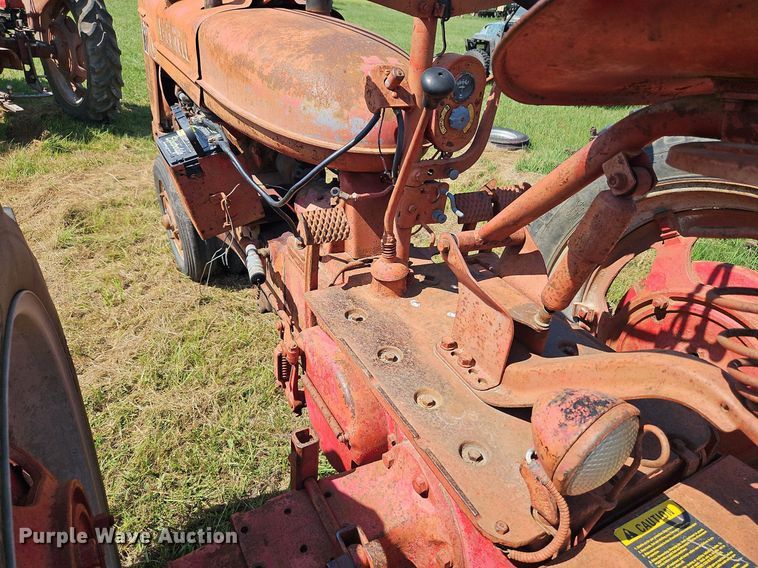 image for item LL9254 1940 Farmall H  tractor