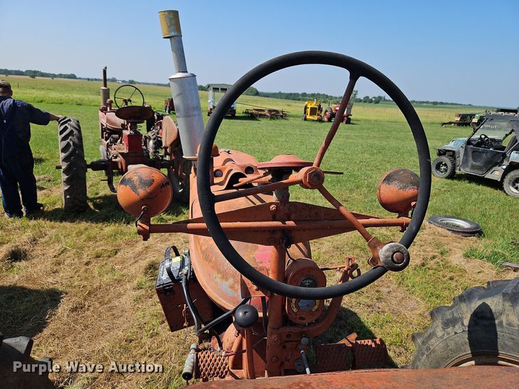 image for item LL9254 1940 Farmall H  tractor