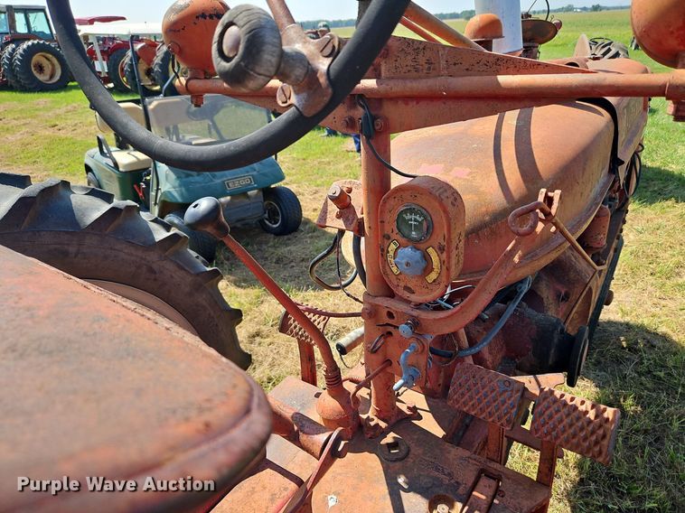 image for item LL9254 1940 Farmall H  tractor