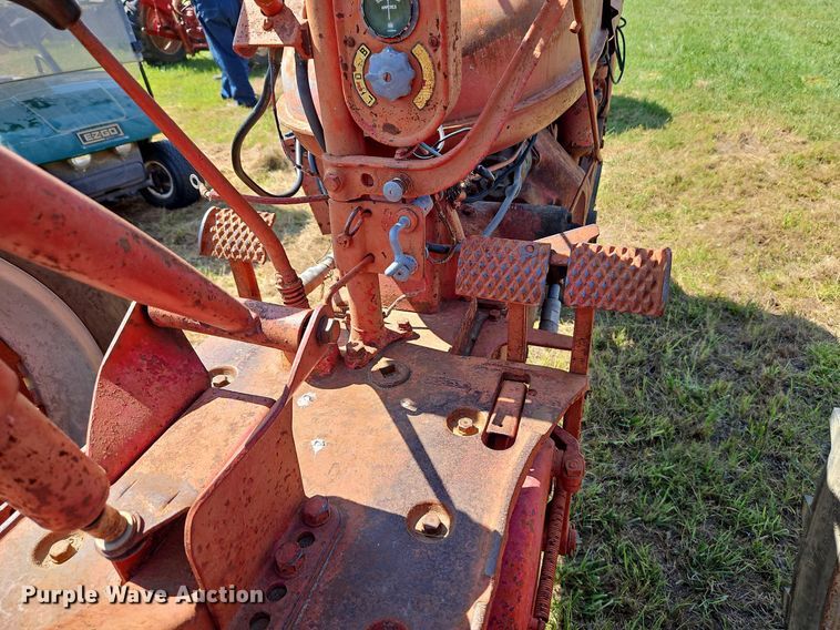 image for item LL9254 1940 Farmall H  tractor