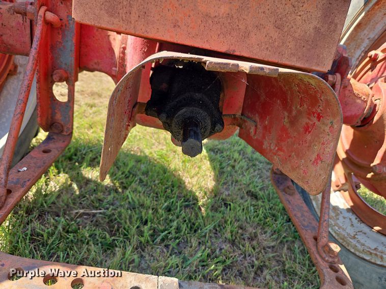 image for item LL9254 1940 Farmall H  tractor