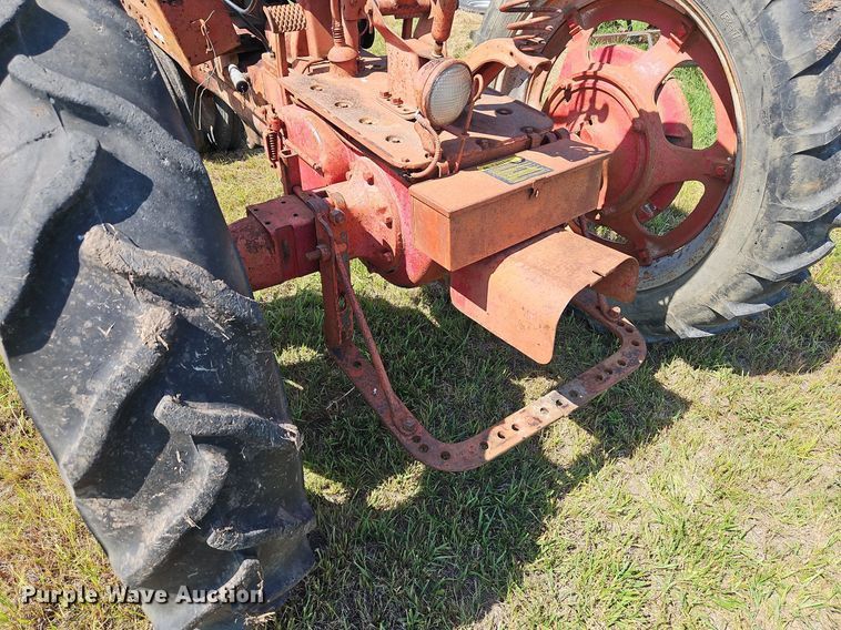 image for item LL9254 1940 Farmall H  tractor