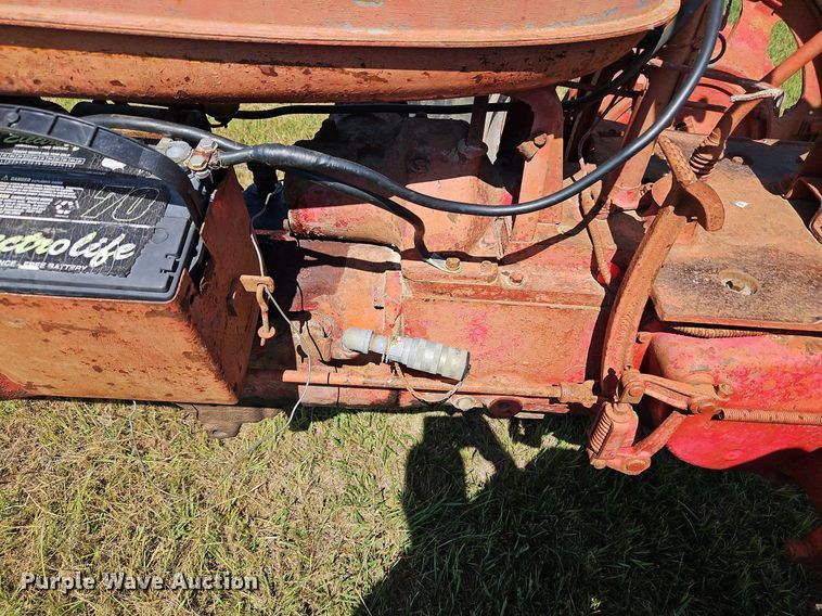 image for item LL9254 1940 Farmall H  tractor