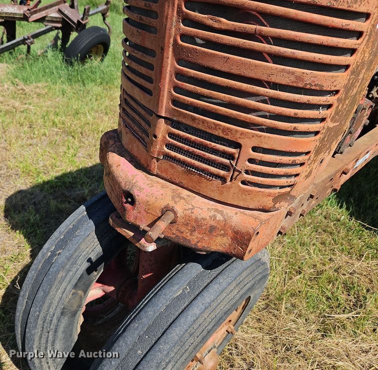 image for item LL9254 1940 Farmall H  tractor