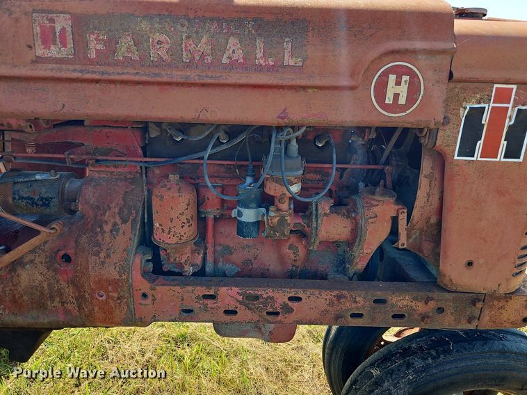 image for item LL9254 1940 Farmall H  tractor