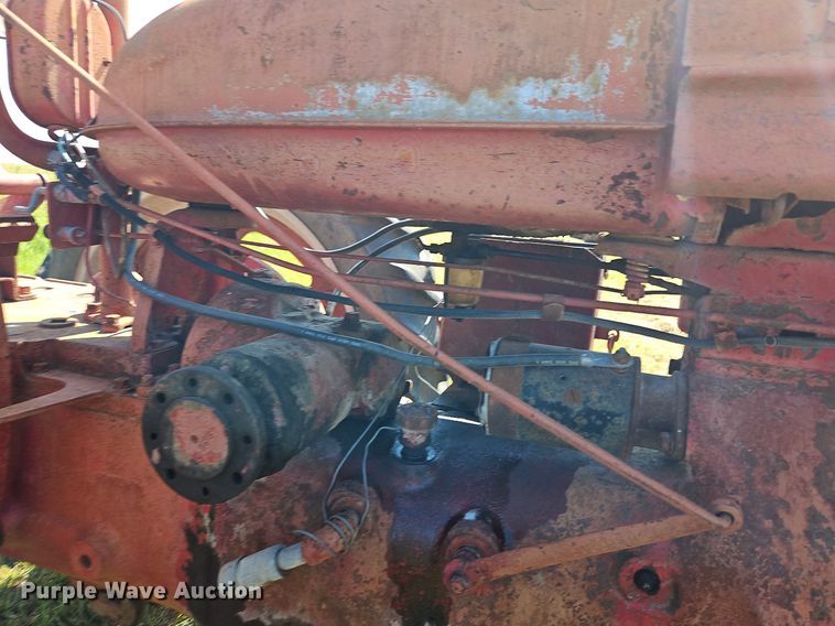 image for item LL9254 1940 Farmall H  tractor