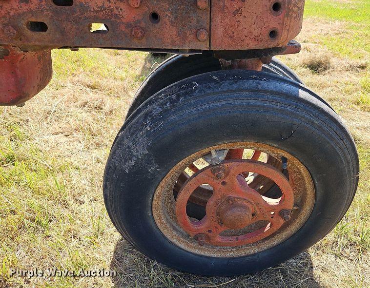 image for item LL9254 1940 Farmall H  tractor