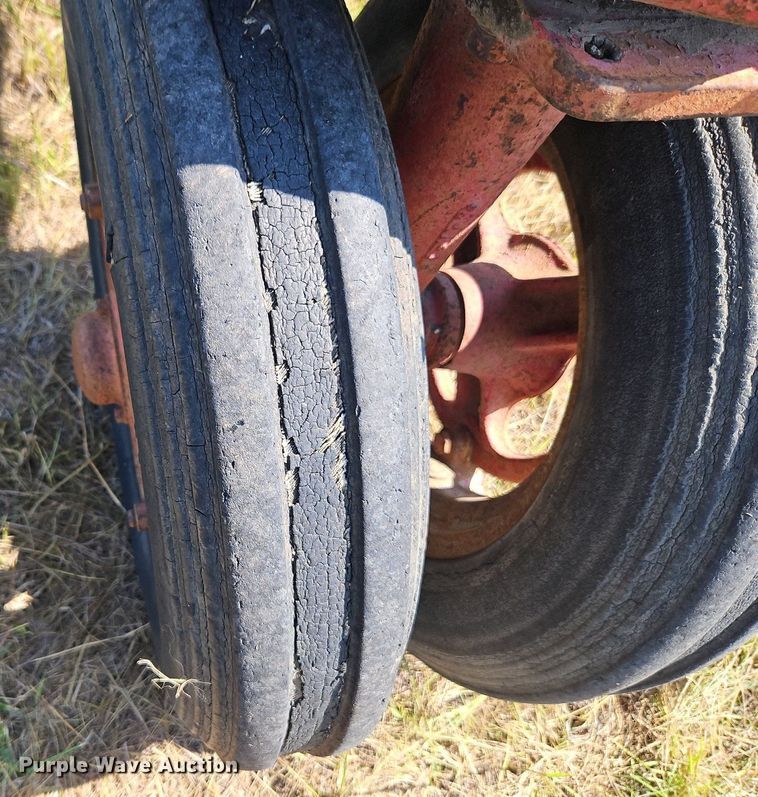 image for item LL9254 1940 Farmall H  tractor