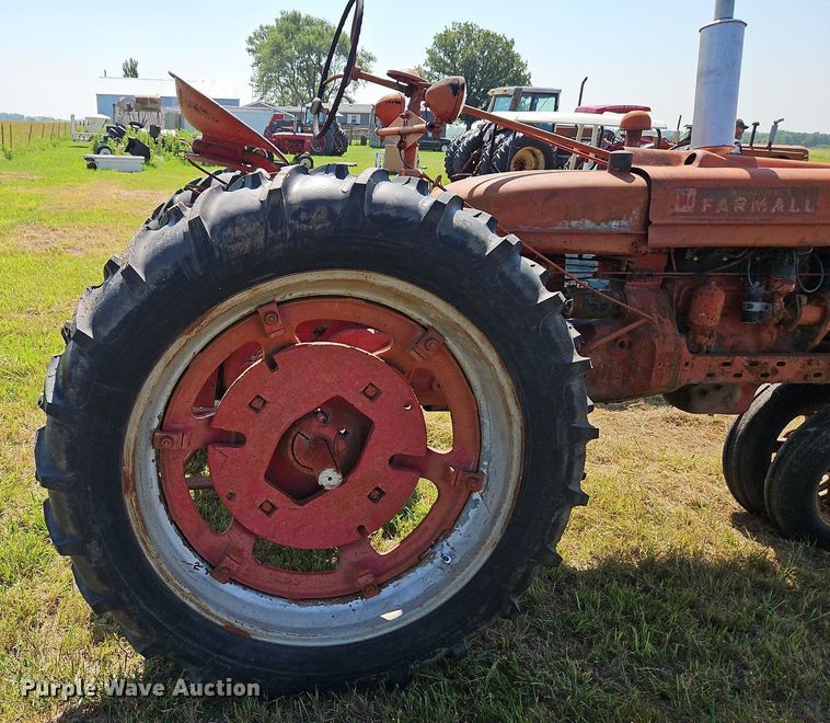 image for item LL9254 1940 Farmall H  tractor