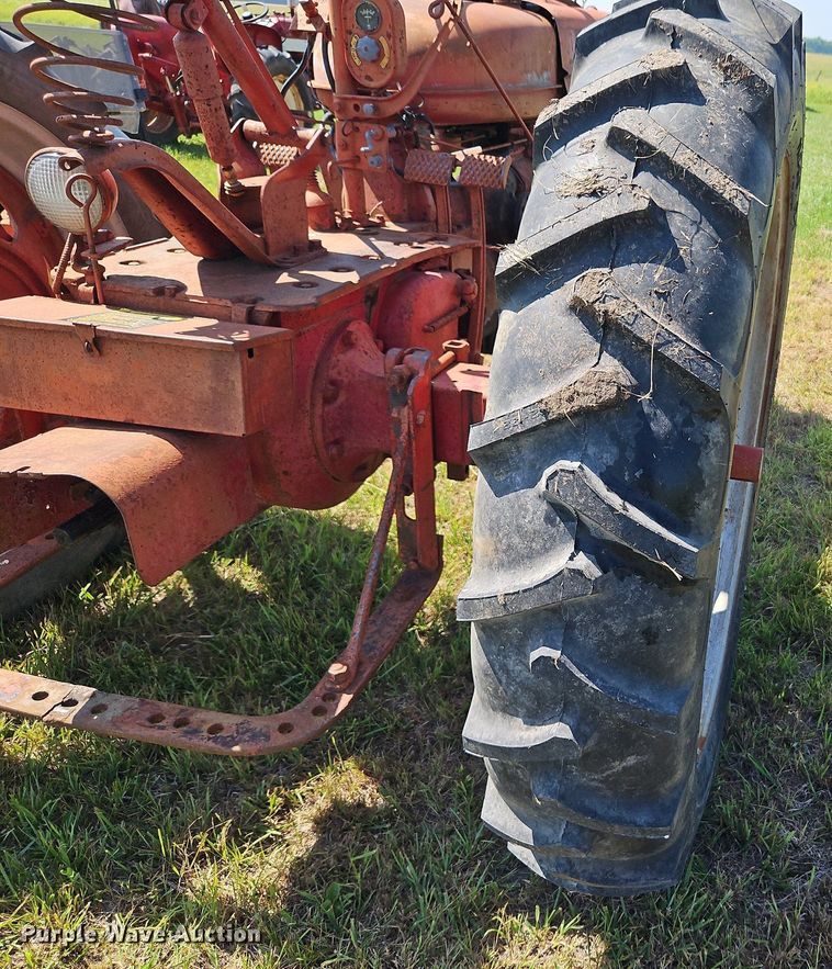 image for item LL9254 1940 Farmall H  tractor