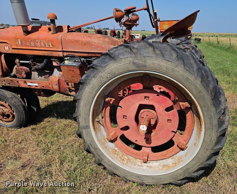 image for item LL9254 1940 Farmall H  tractor