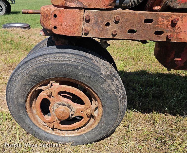 image for item LL9254 1940 Farmall H  tractor