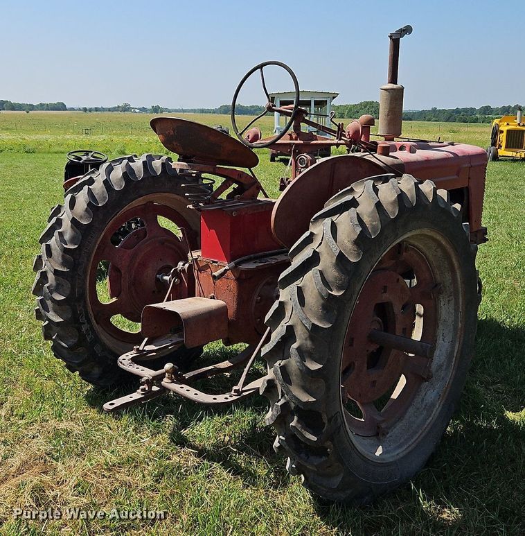 image for item LL9255 1953 Farmall Super H  tractor